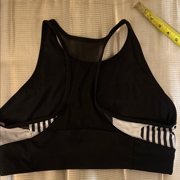 🍀 3 items for $30☘️Lucy Black and Gray Patterned Sports Bra - Picture 4 of 5